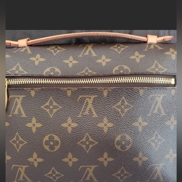 LOUIS VUITTON CROSSBODY BAG - Picture 16 of 16